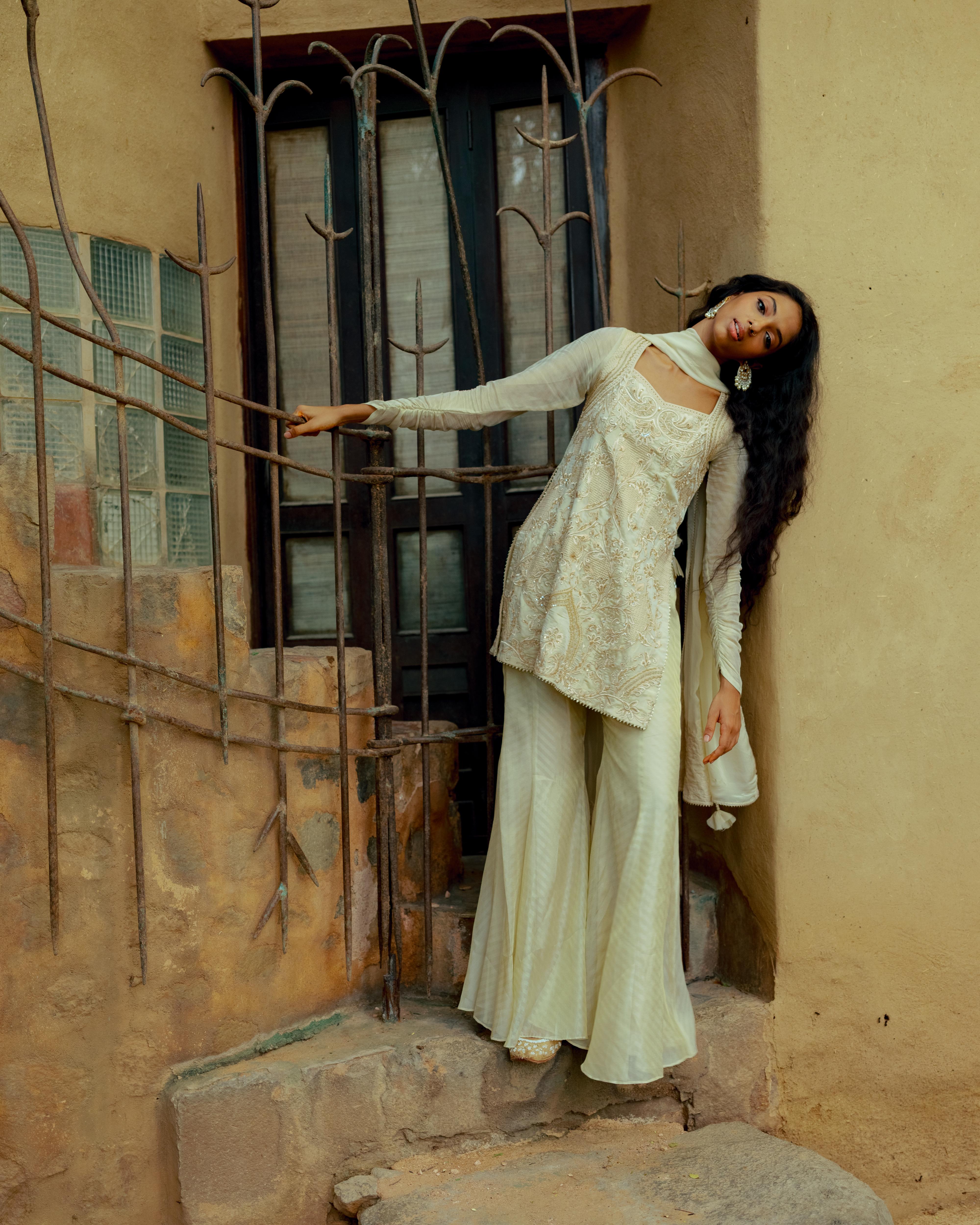 Aalia - Gold Sterling House