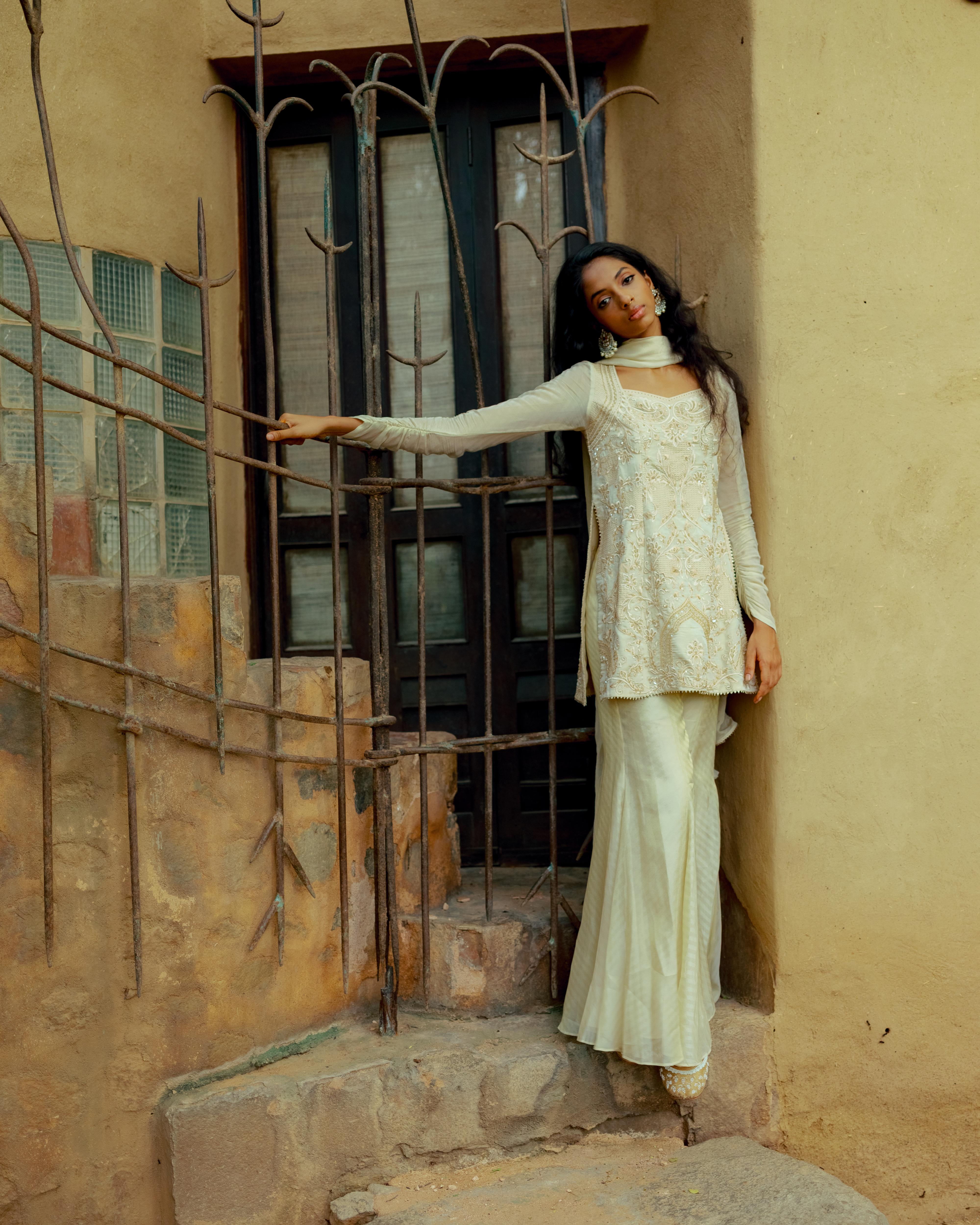 Aalia - Gold Sterling House