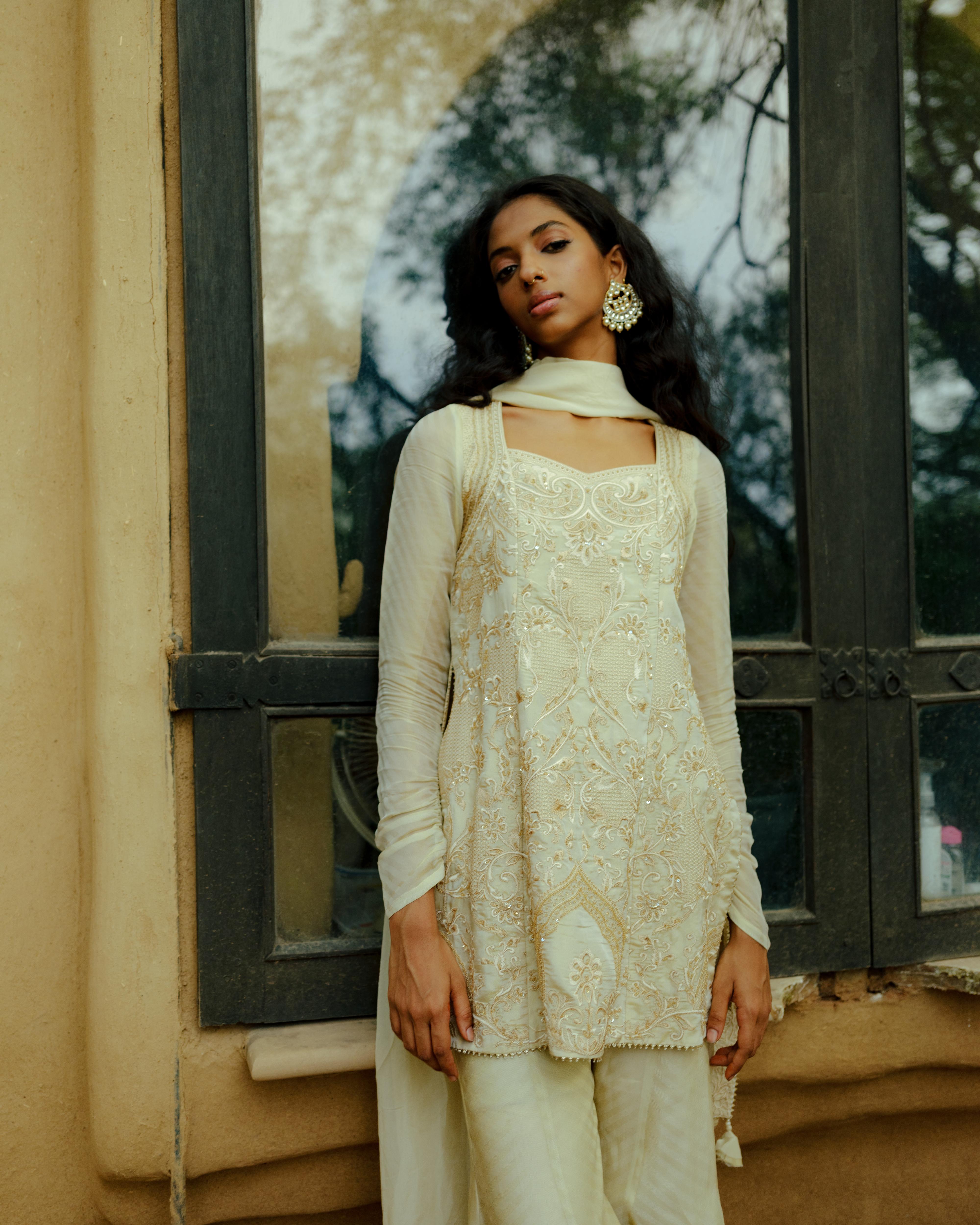 Aalia - Gold Sterling House