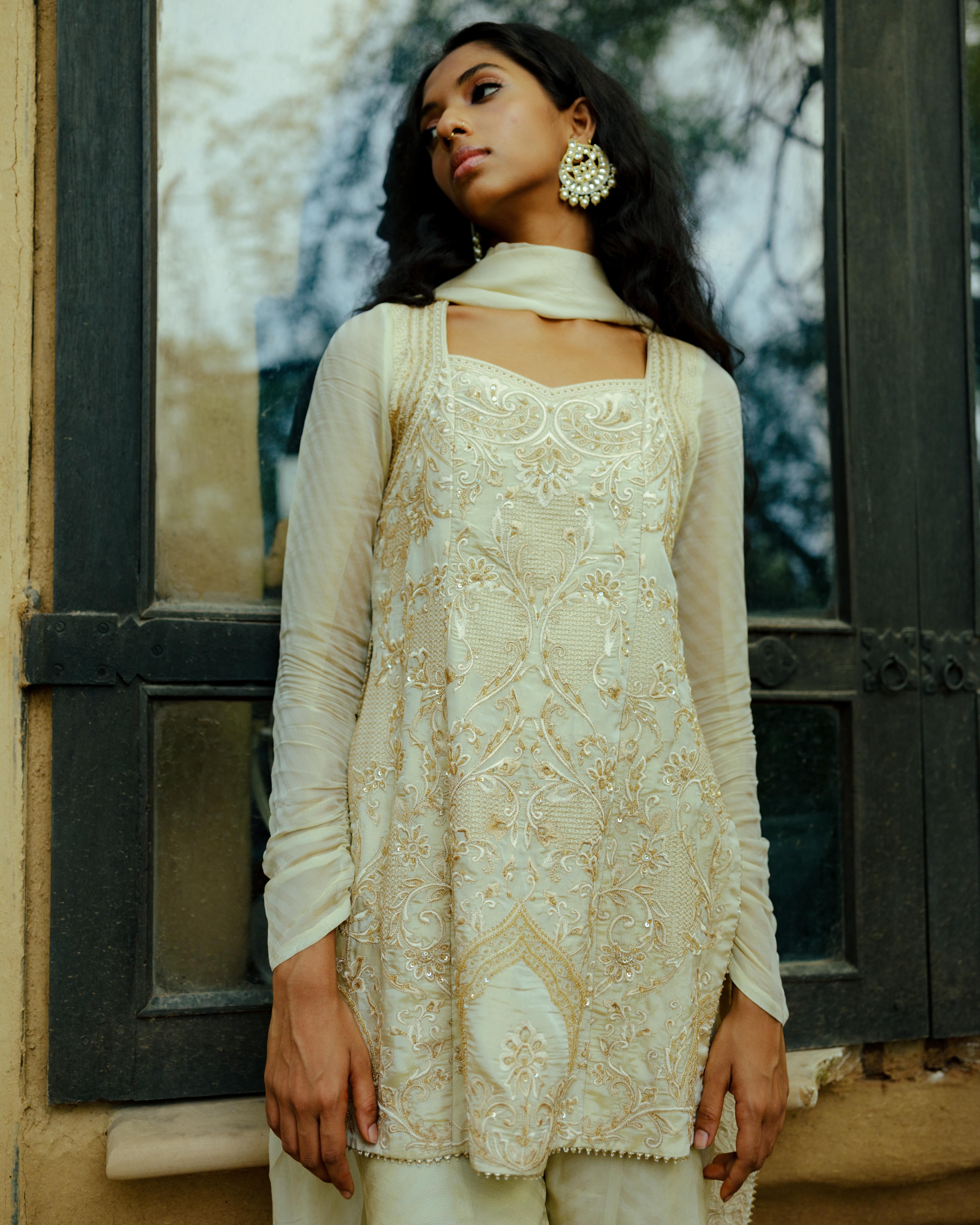 Aalia - Gold Sterling House
