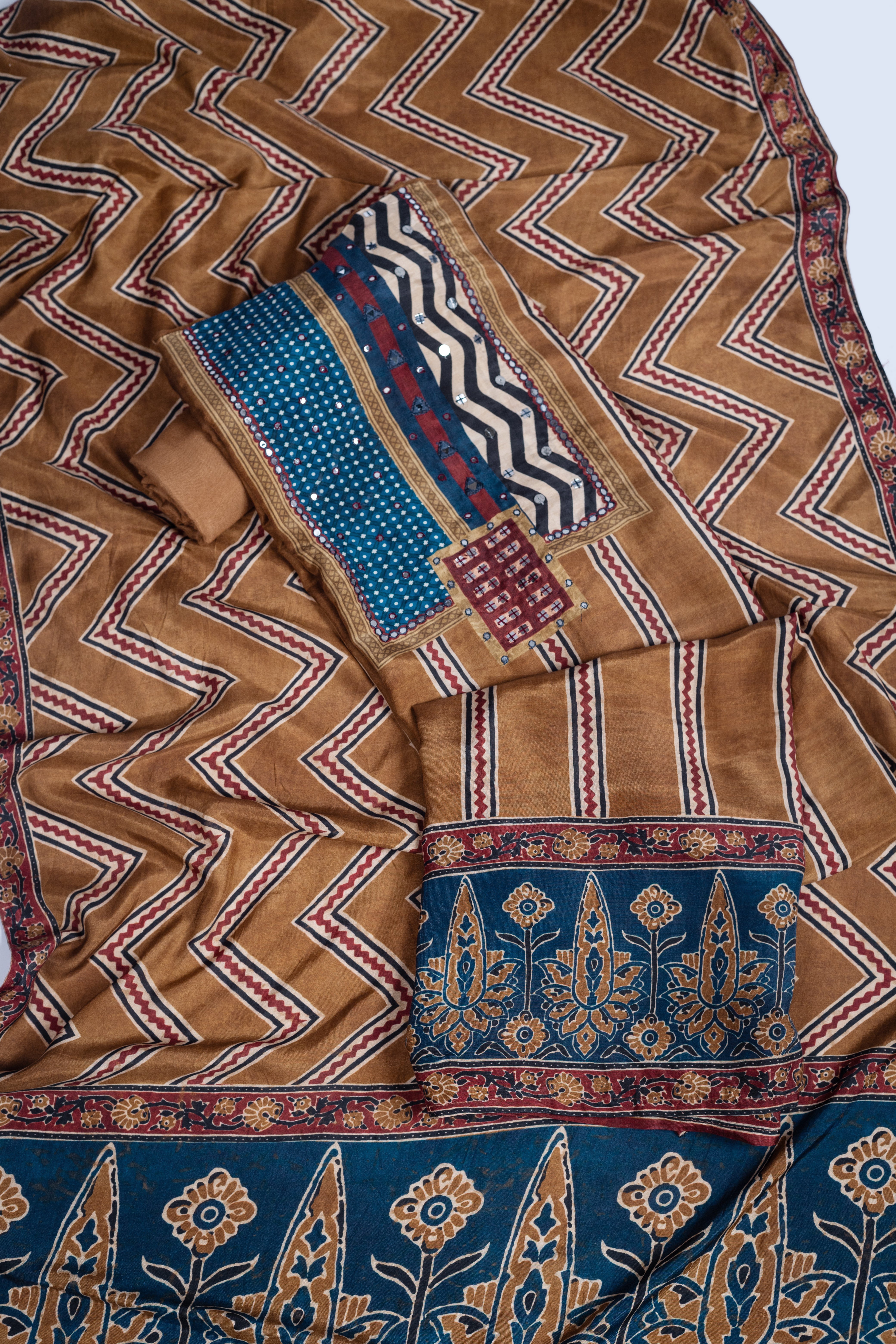 Roze Mustard Mirror Work Muslin Suit Set