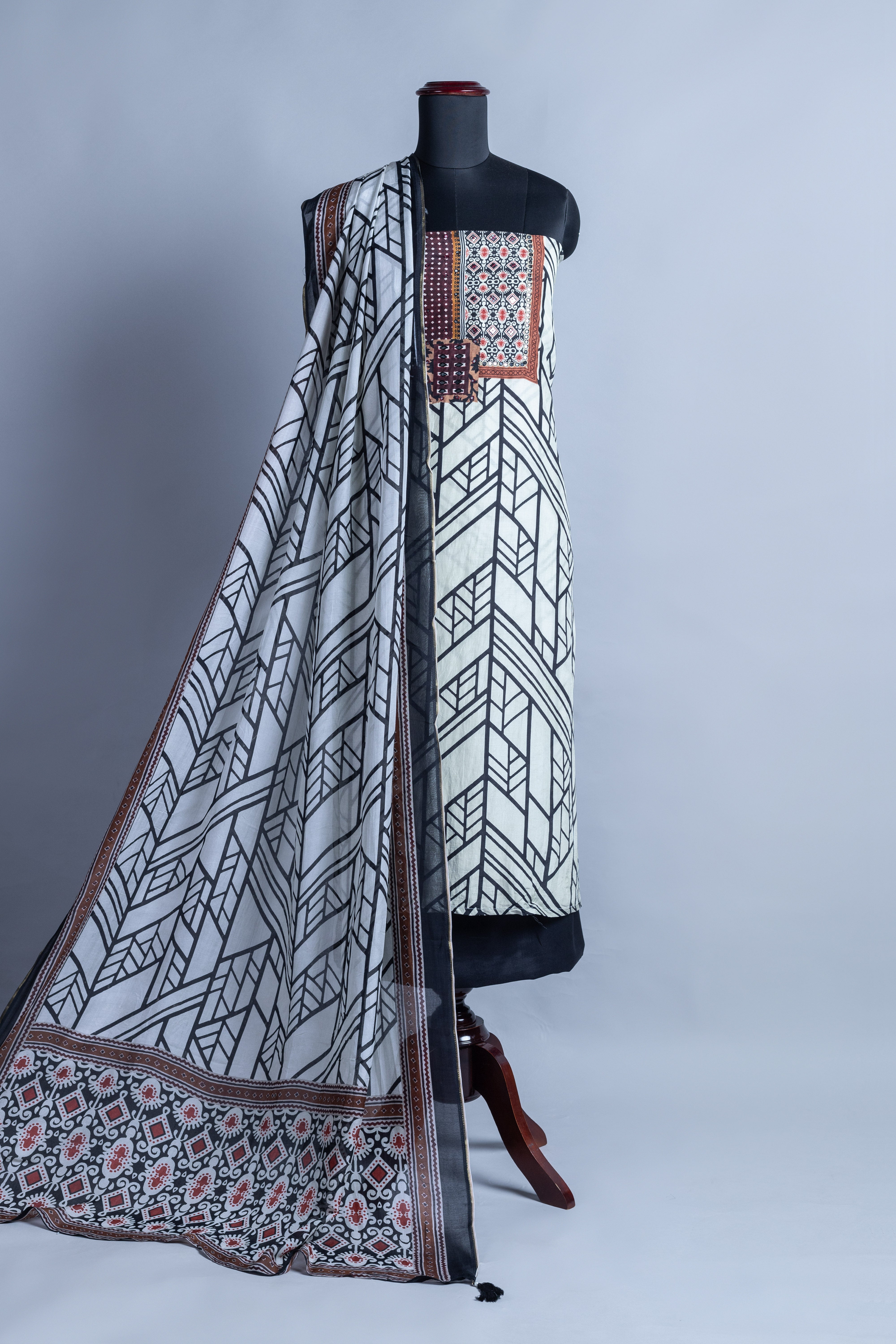 Roze Black & White Muslin Unstitched Suit Set