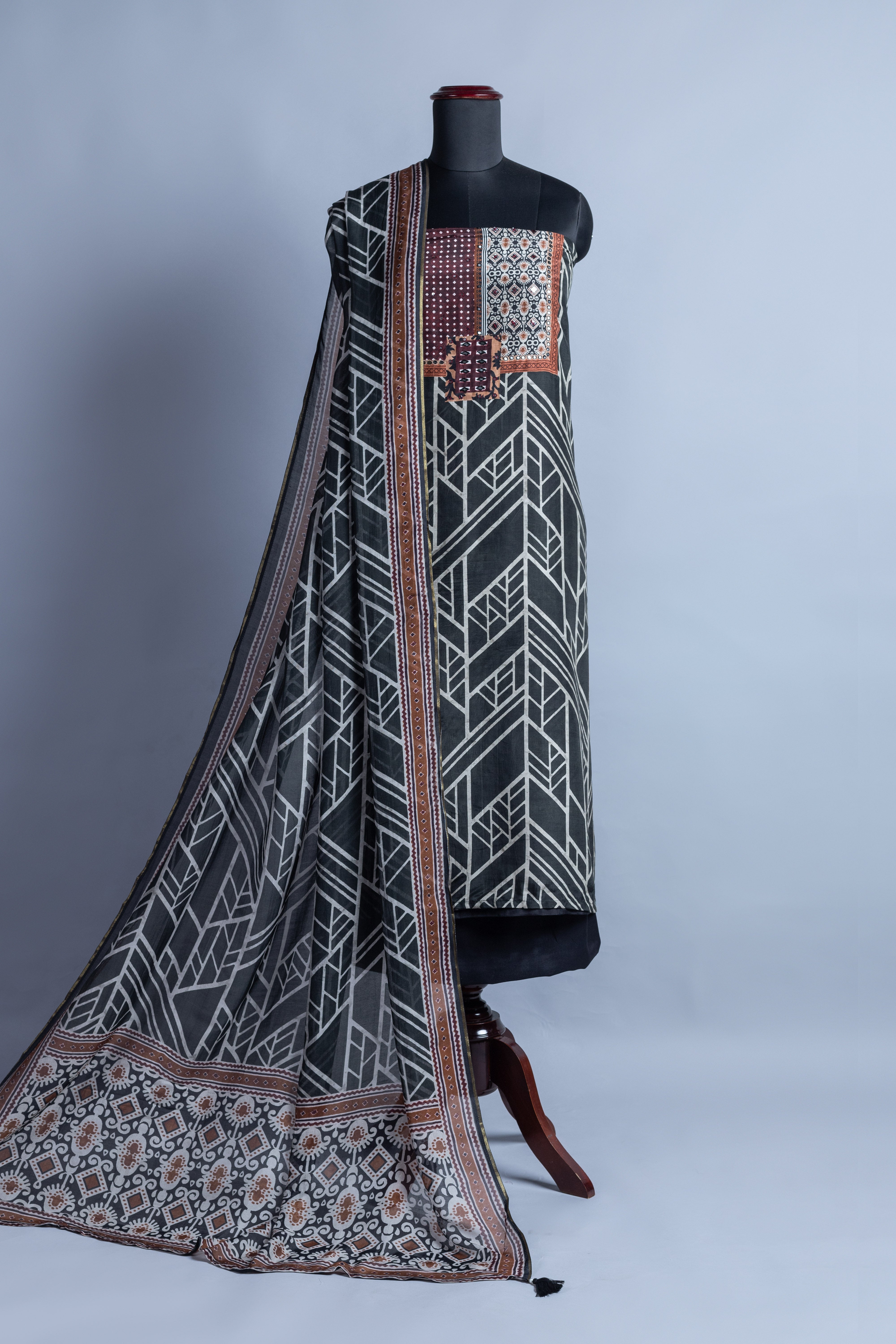 Roze Black & White Muslin Unstitched Suit Set