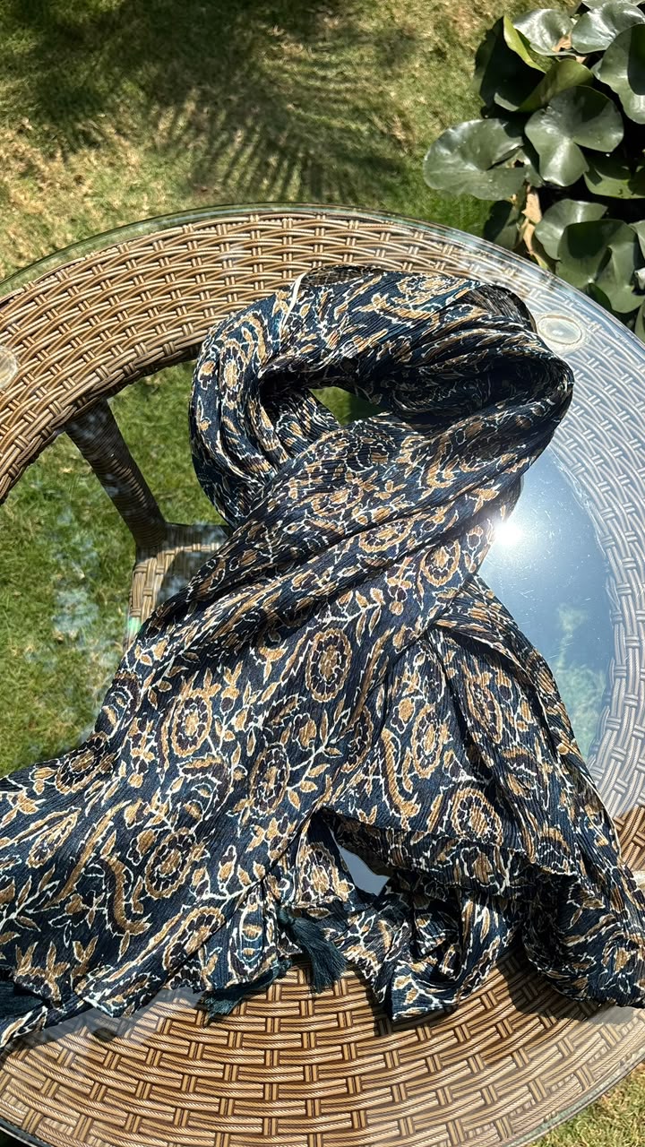 Navy Blue Floral Kalamkari Crushed Dupatta