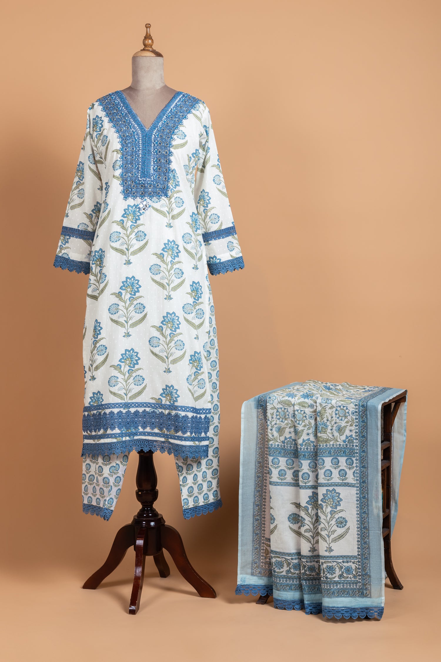 Luxe White with Blue Readymade Set