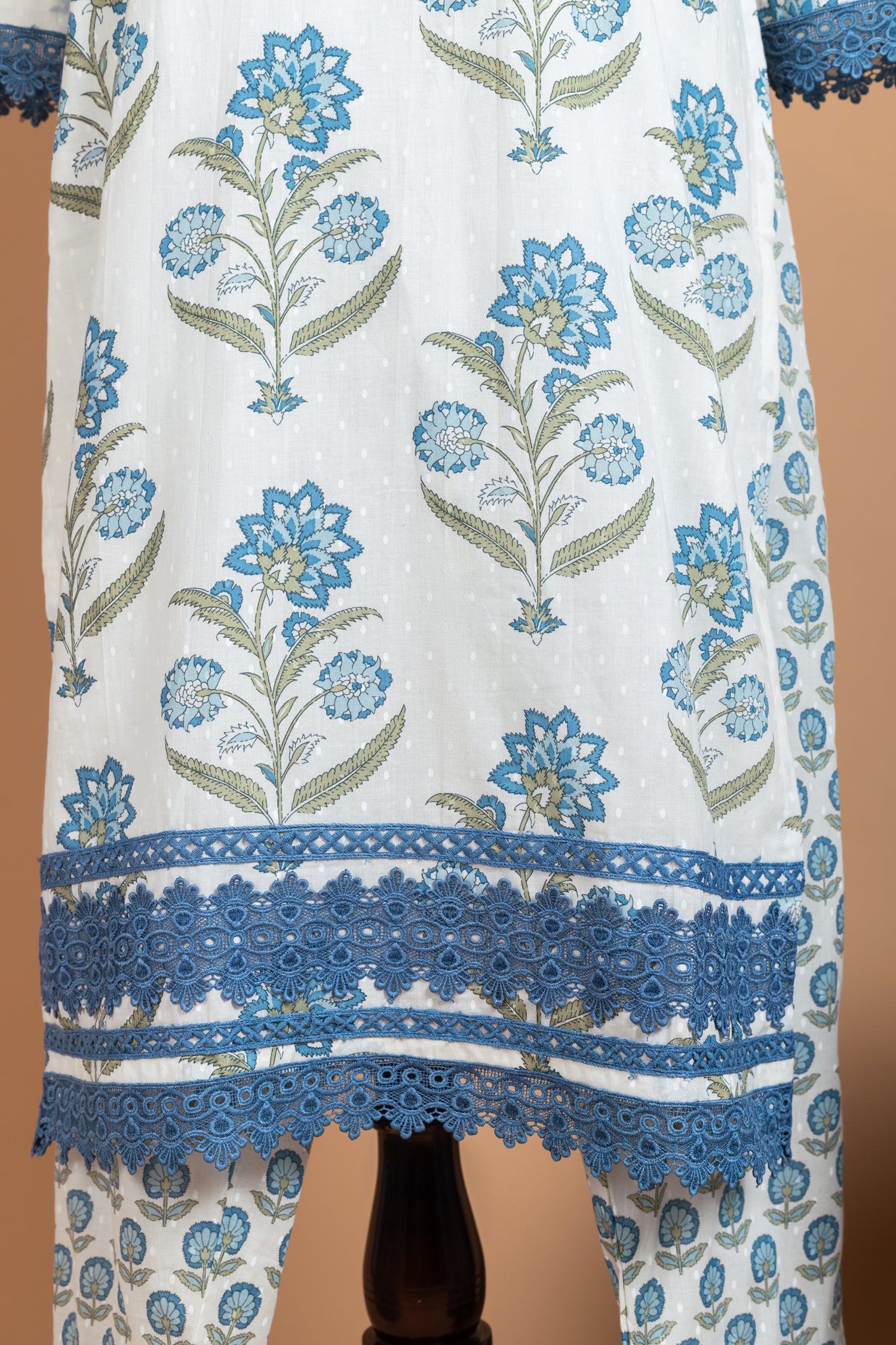 Luxe White with Blue Readymade Set