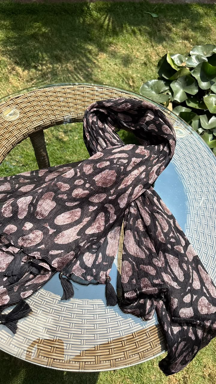 Black & Mauve Abstract Printed Crushed Dupatta